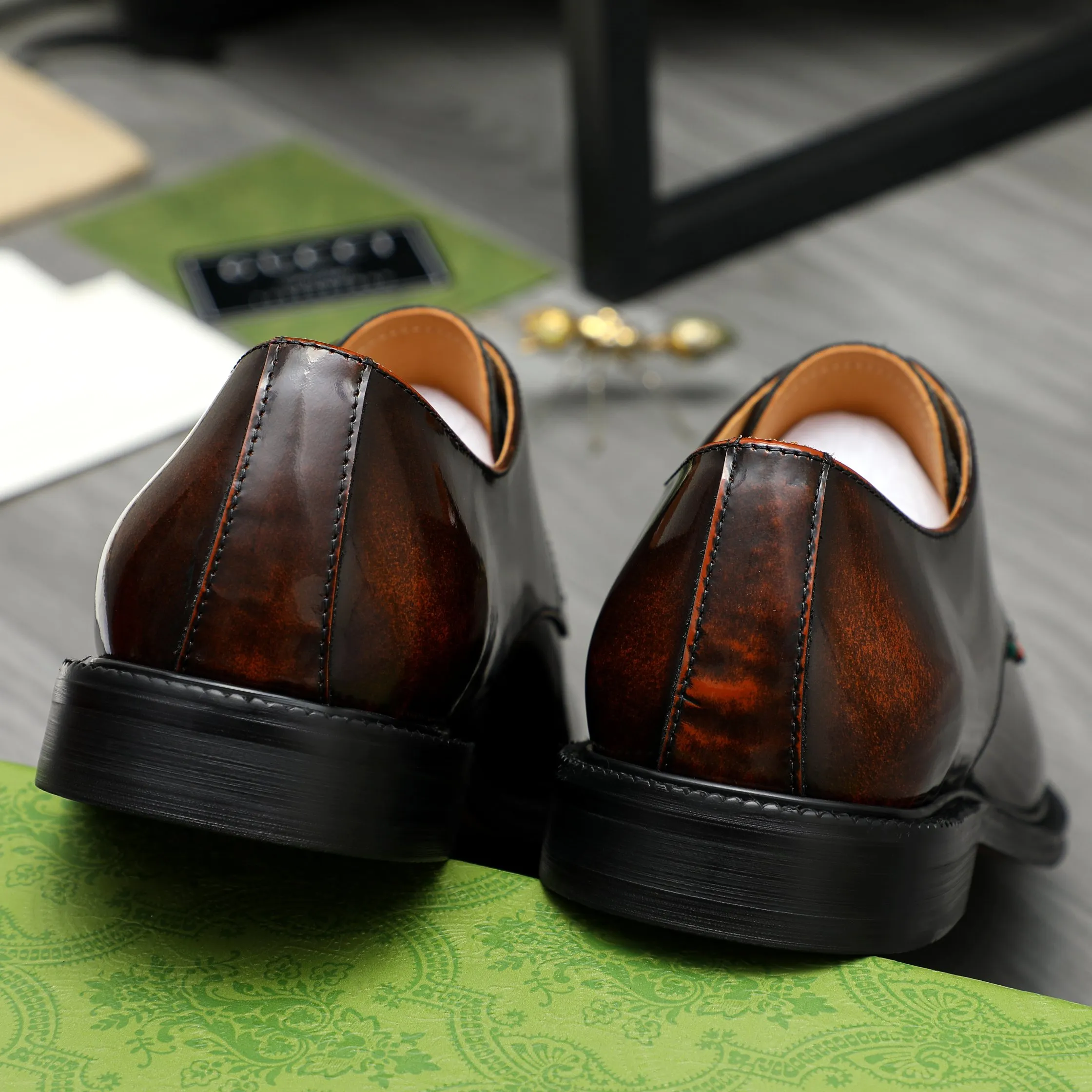 Men's shoes 💰500 Product trademark: GUCCI "Gucci" business lace-up leather shoes Regular size: 38-44 (45.46 custom-made, non-returnable) Product materials: Selected color-brushed cowhide upper, cowhide lining, original rubber outsole